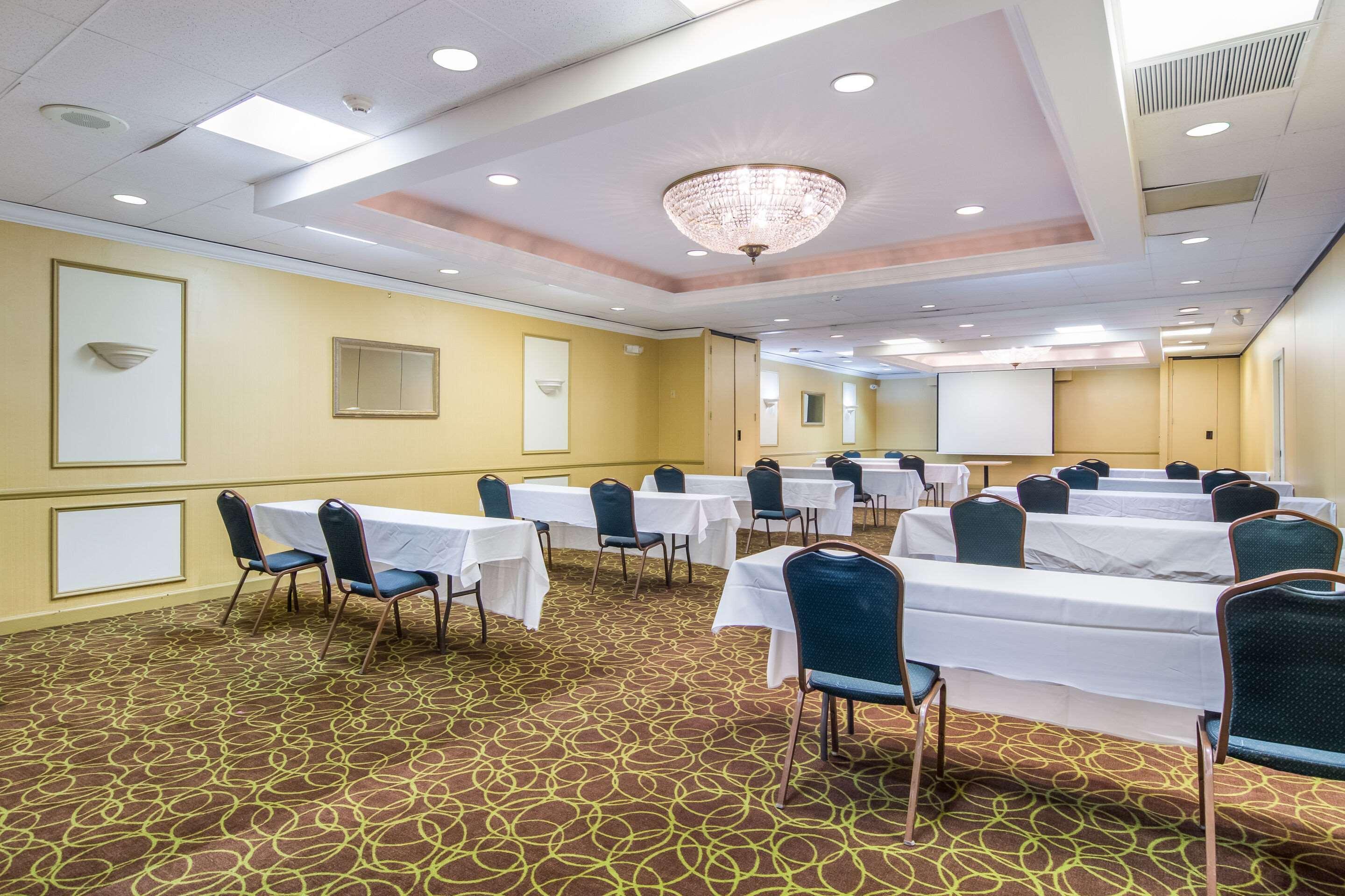 Mainstay Suites Verona Экстерьер фото