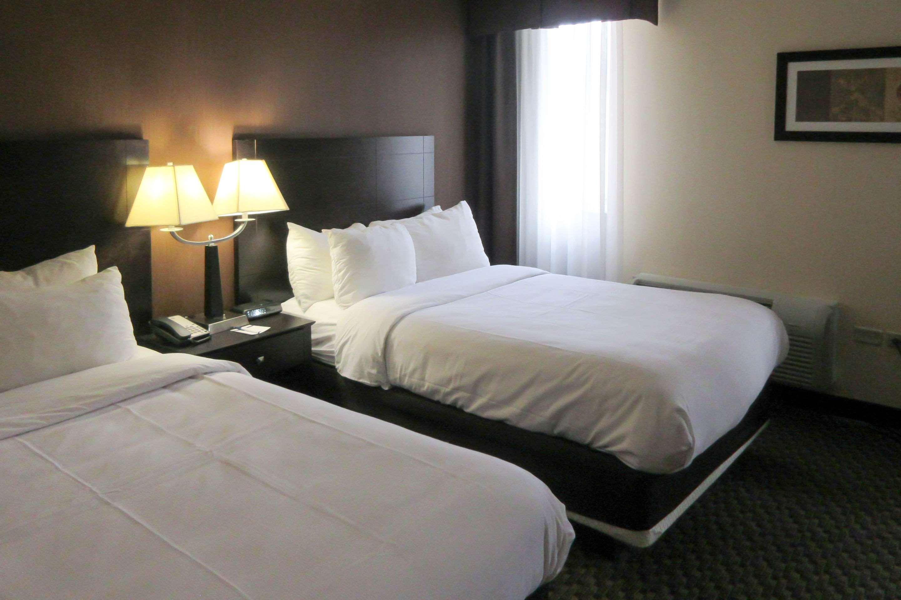 Mainstay Suites Verona Экстерьер фото