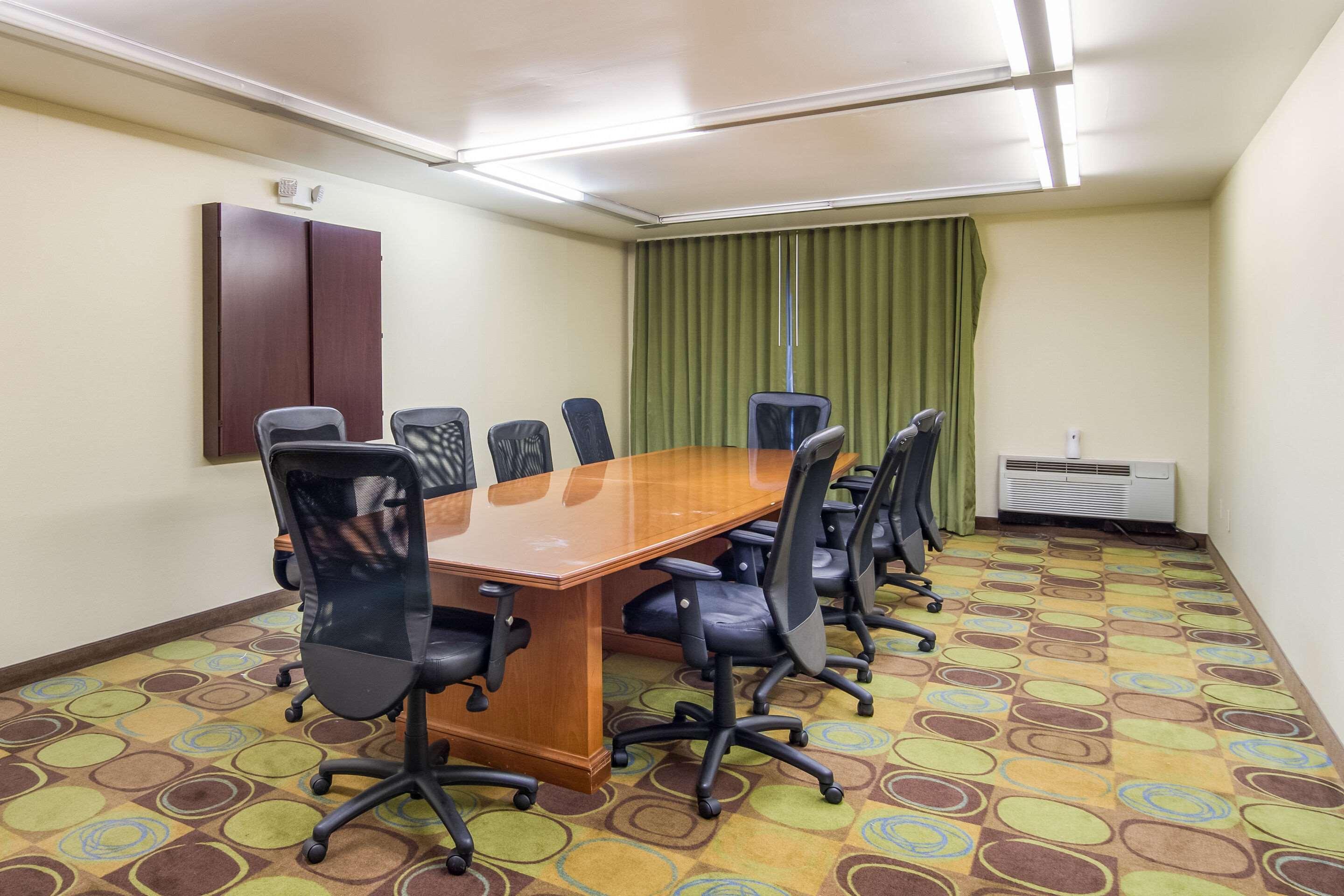 Mainstay Suites Verona Экстерьер фото
