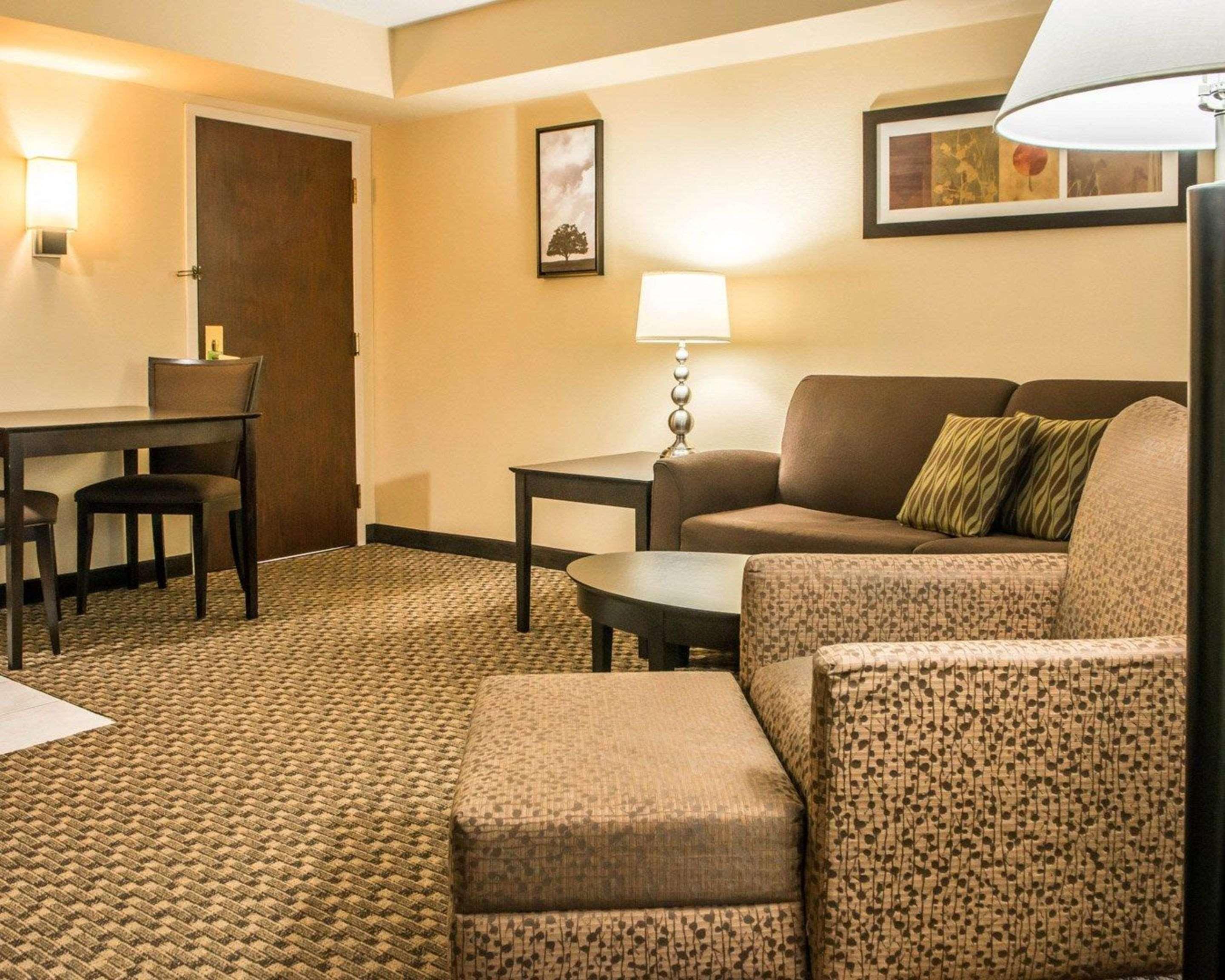 Mainstay Suites Verona Экстерьер фото